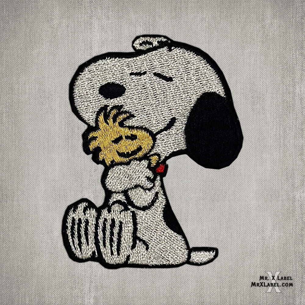 Snoopy Hugging Peanuts Metallic